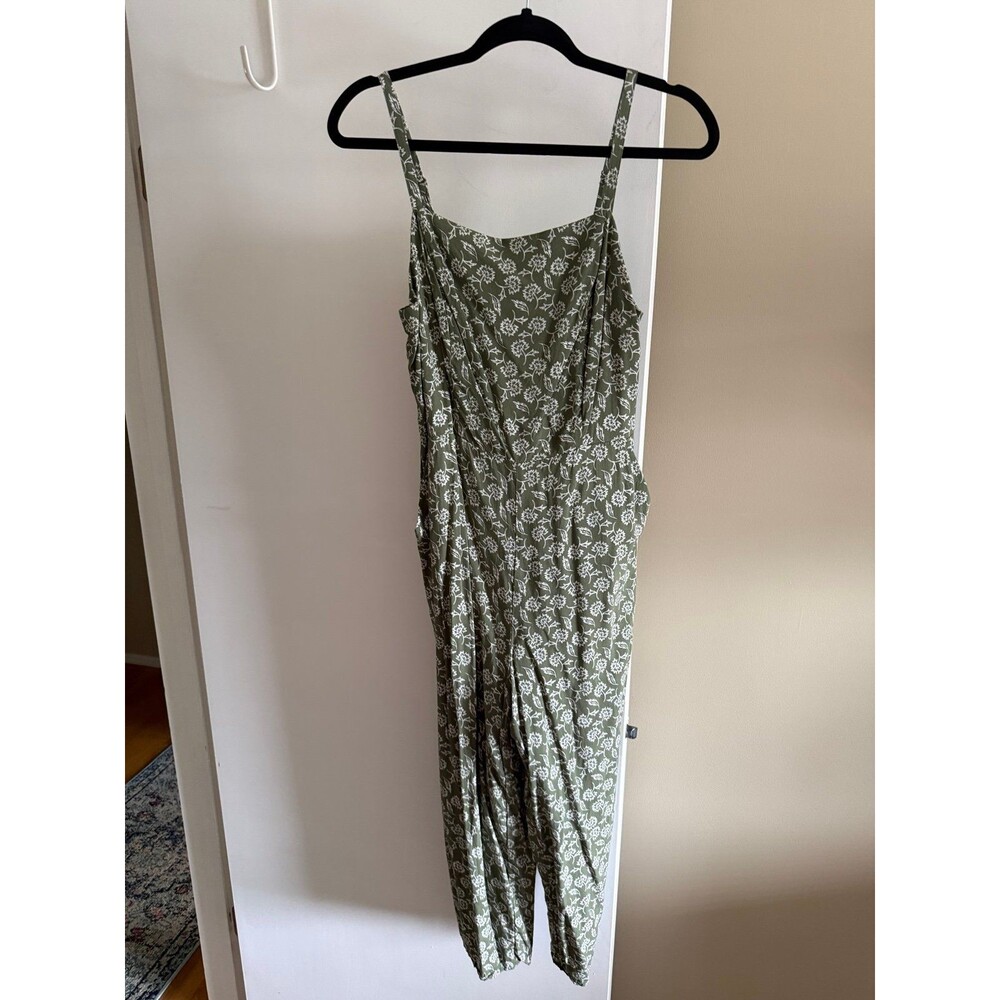 Old Navy Fitted Waist Flowy Square-neck Cami Jumpsuit Olive Floral Size M